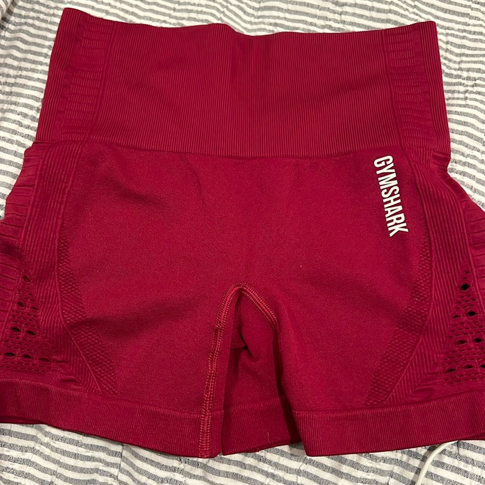 Gymshark shorts, burgundy color extra small